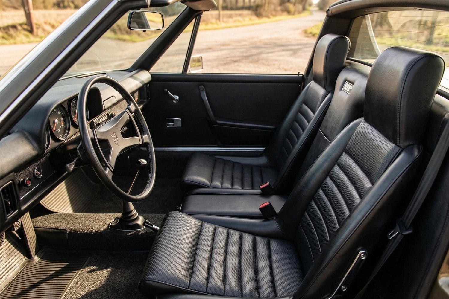 1970 Porsche 914 cockpit