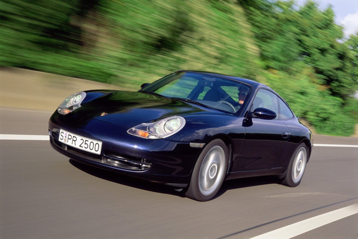 2001 Porsche 911 Carrera Coupe front