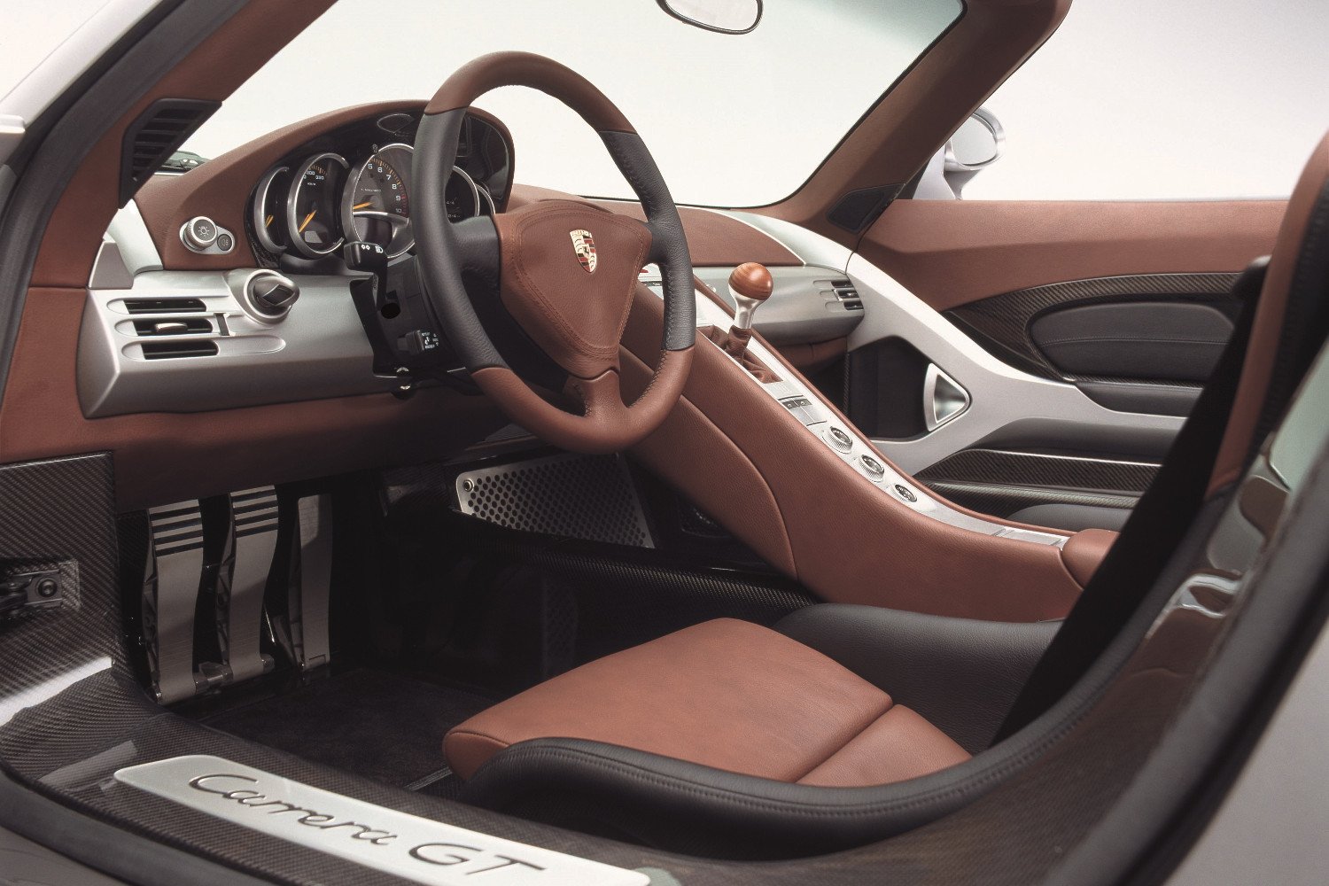 Peek Inside – 2004 Porsche Carrera GT Cockpit