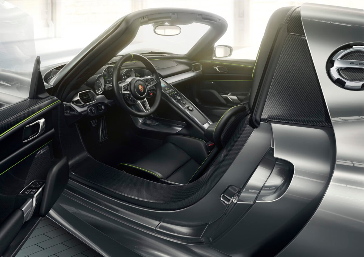 2014 Porsche 918 Spyder door open