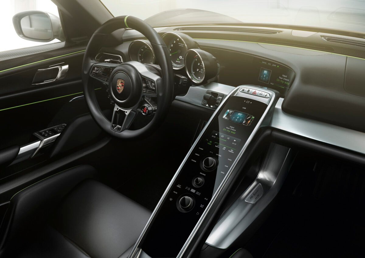 Porsche 918 Spyder cockpit