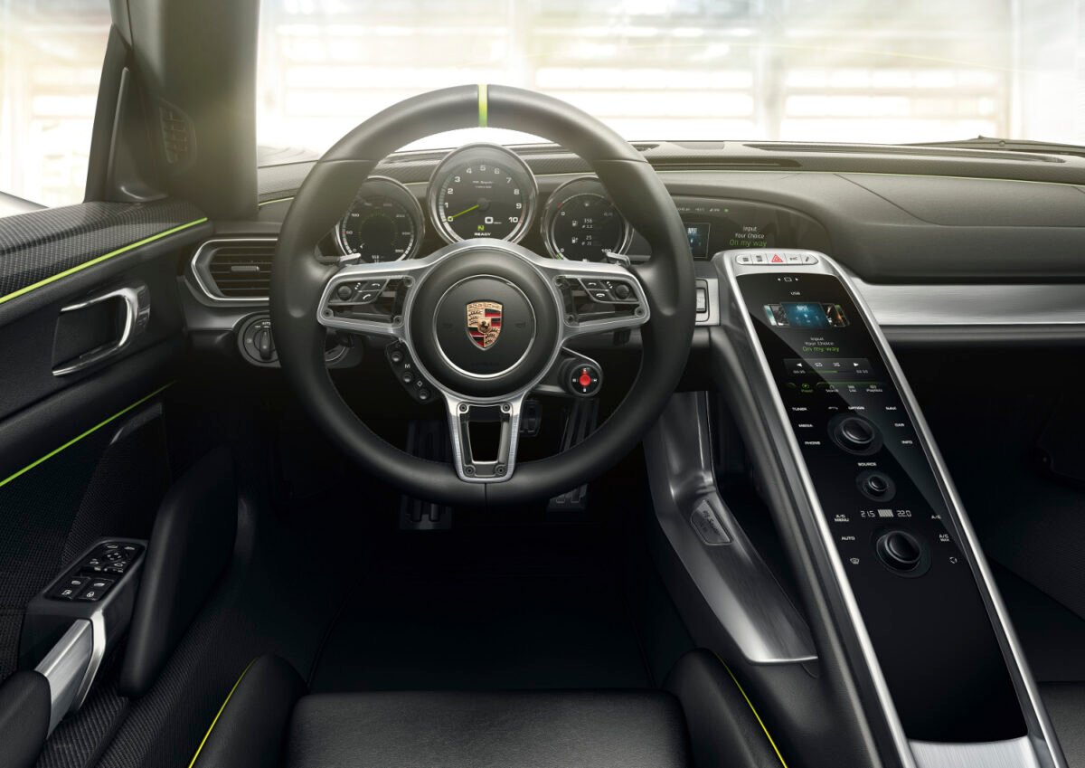 Porsche 918 Spyder steering wheel