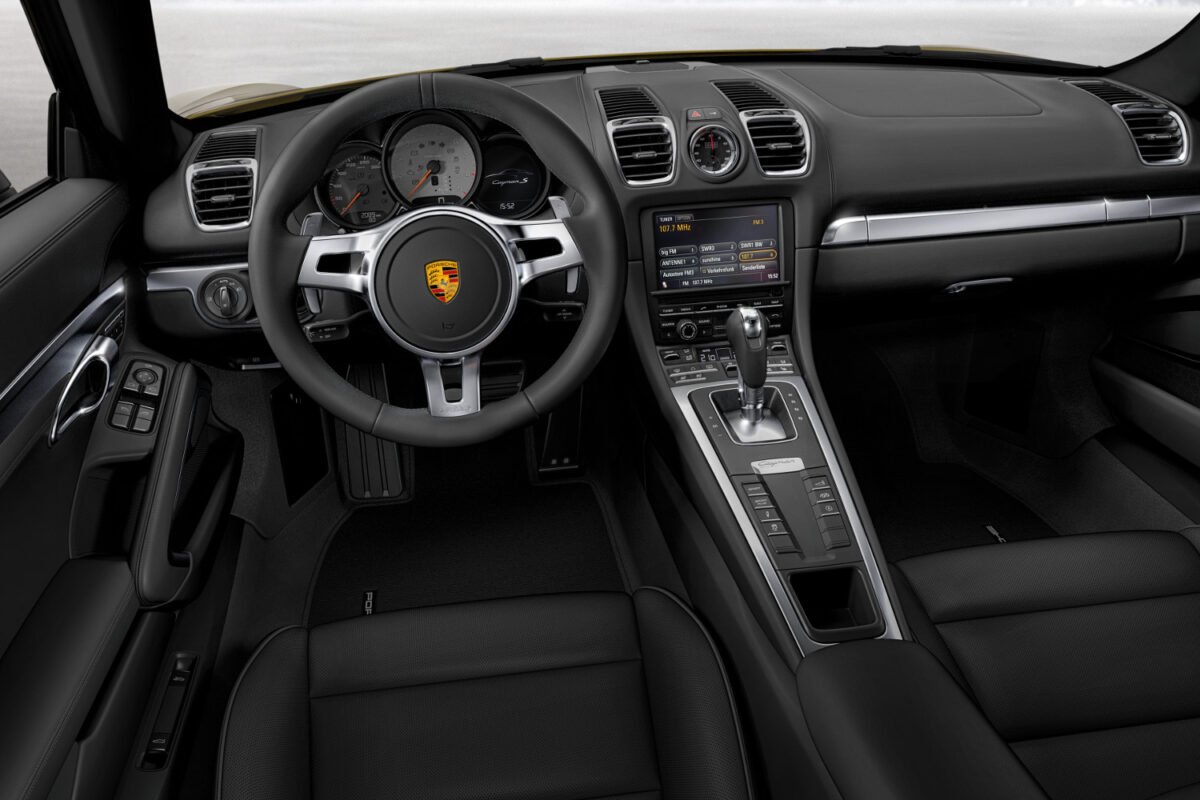 2014 Porsche Cayman S cabin