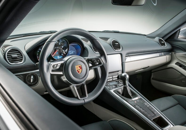 2017 Porsche 718 Cayman interior