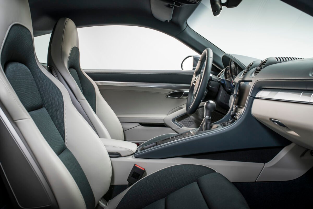2017 Porsche 718 Cayman seats