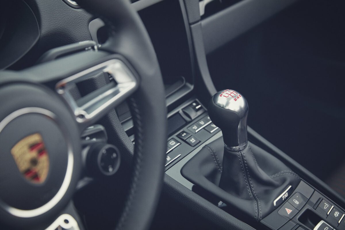 2020 Porsche 718 Boxster T gearshift