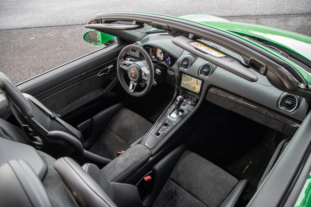 peek-inside-2021-porsche-718-boxster-gts-interior-porsche-718