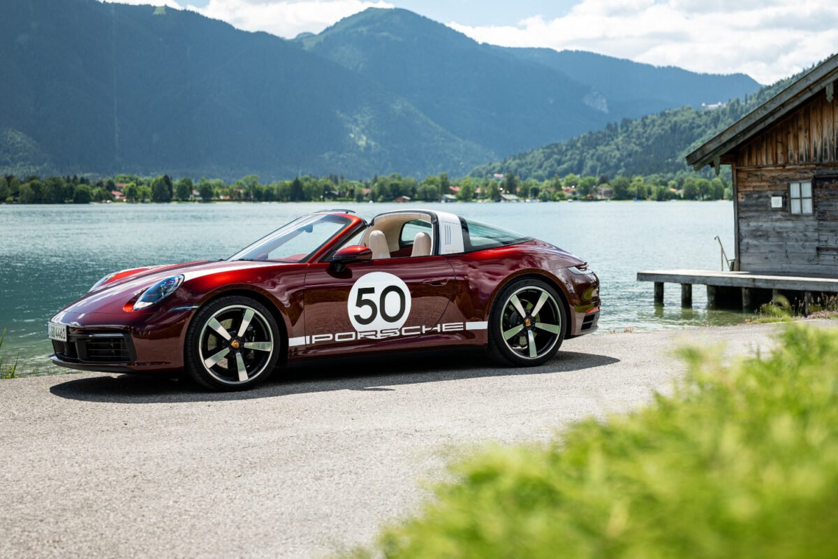 2021 Porsche 911 Targa 4S Heritage Design Edition front