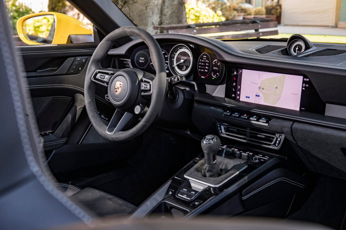 Porsche 911 Carrera GTS interior