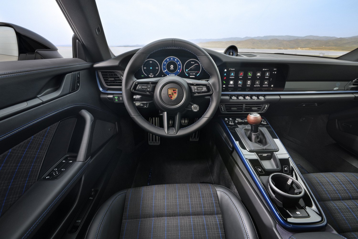 Peek Inside – 2025 Porsche 911 Carrera T interior