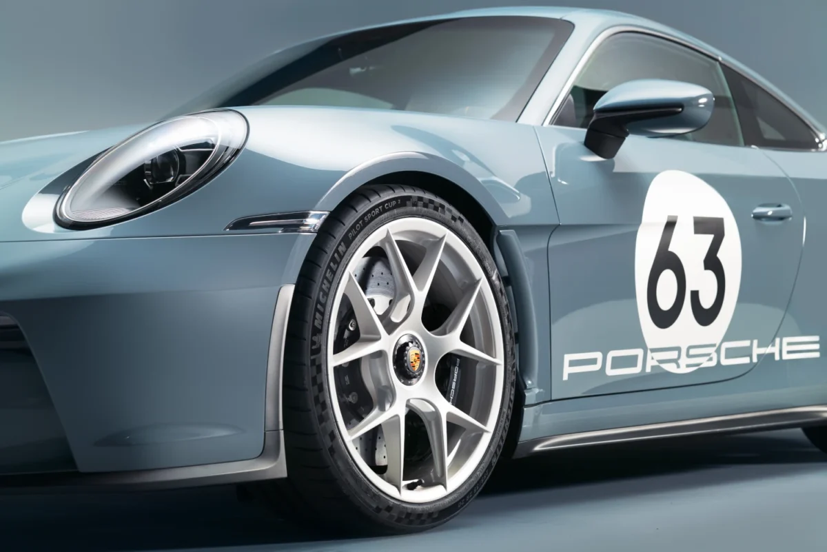 Porsche 911 ST with Heritage Design Package exterior