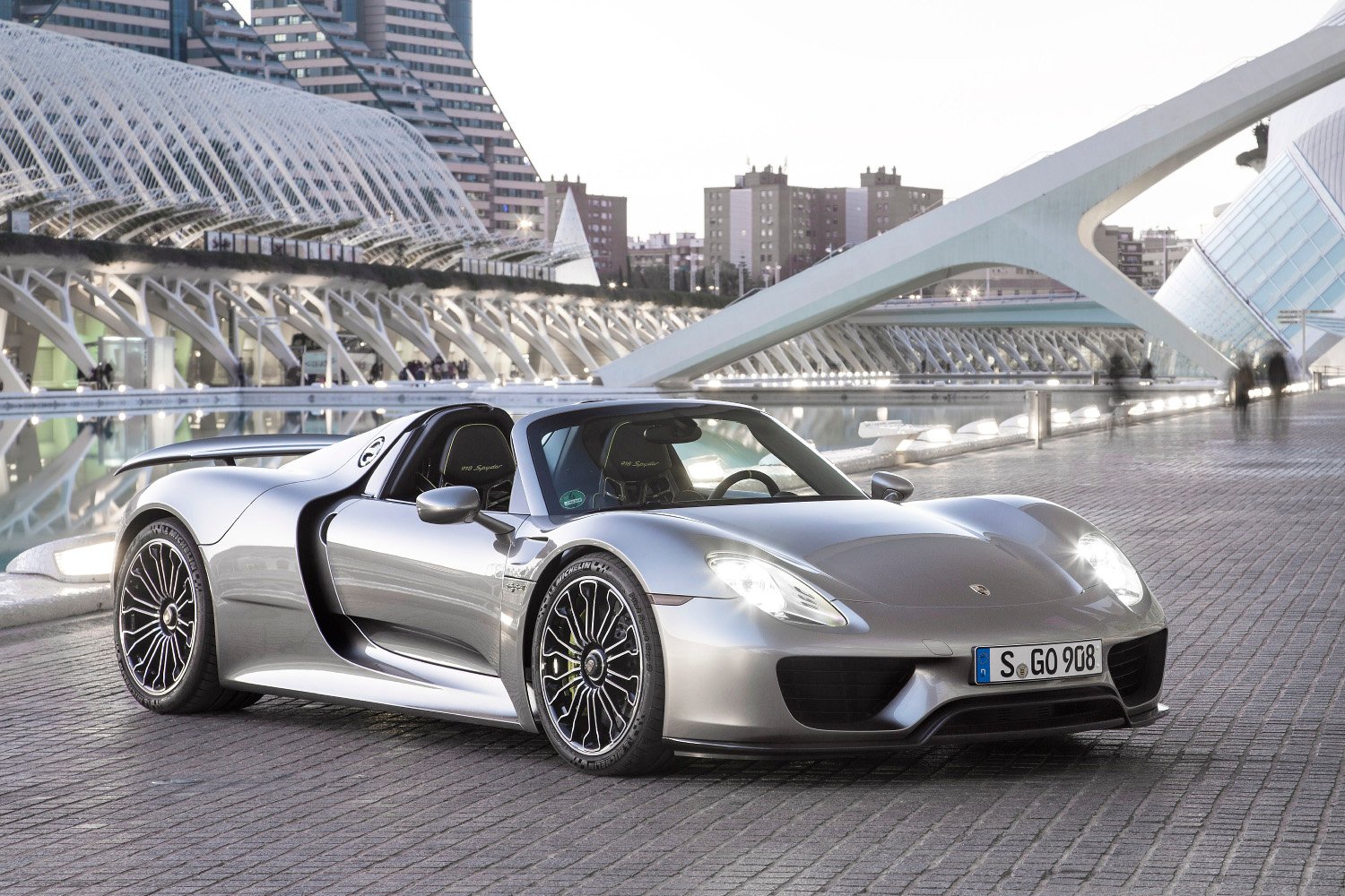Porsche 918 Spyder in Figures