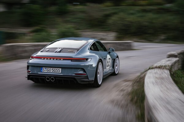 How Porsche Engineered the Lightest 992 | Porsche 911 (992)