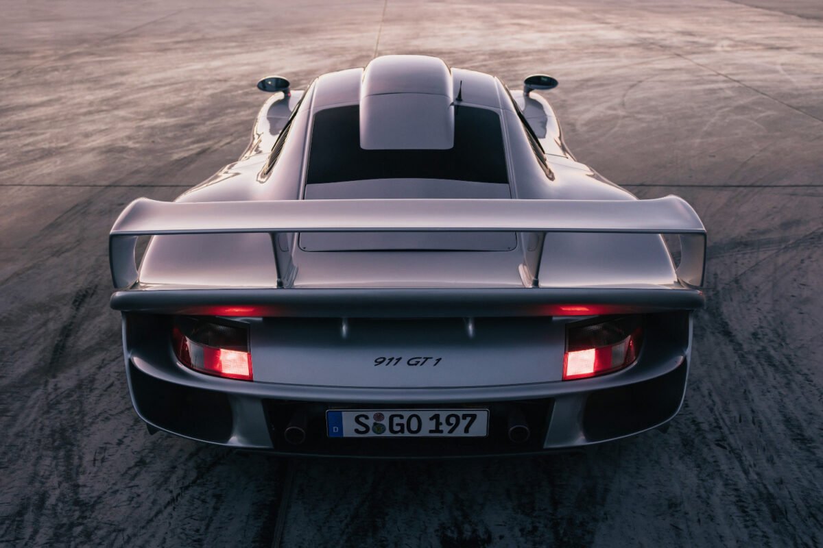 Porsche 911 GT1 Strassenversion rear view